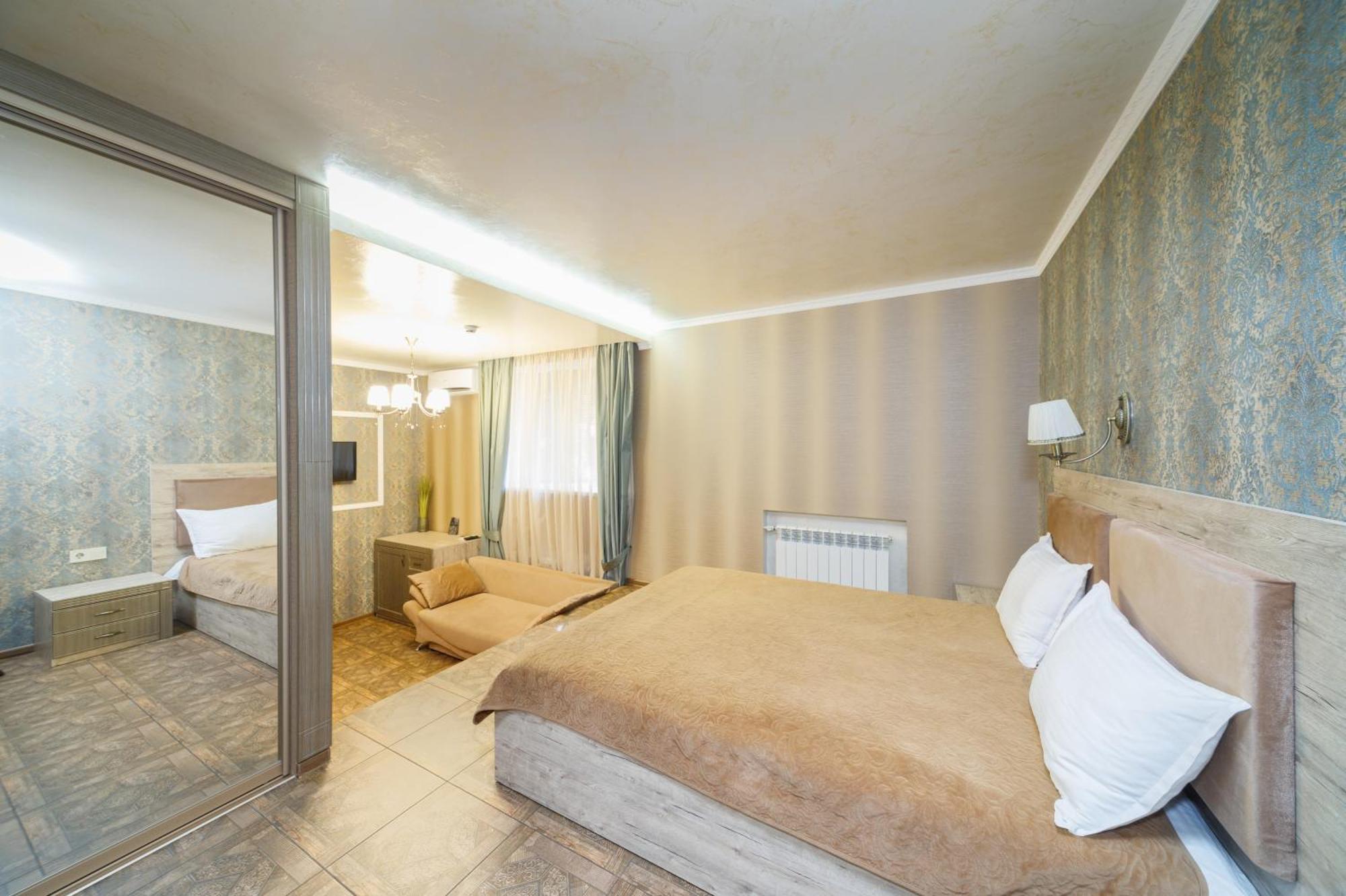 L.O.Y Family Hotel Ντνιπροπετρόφσκ Εξωτερικό φωτογραφία