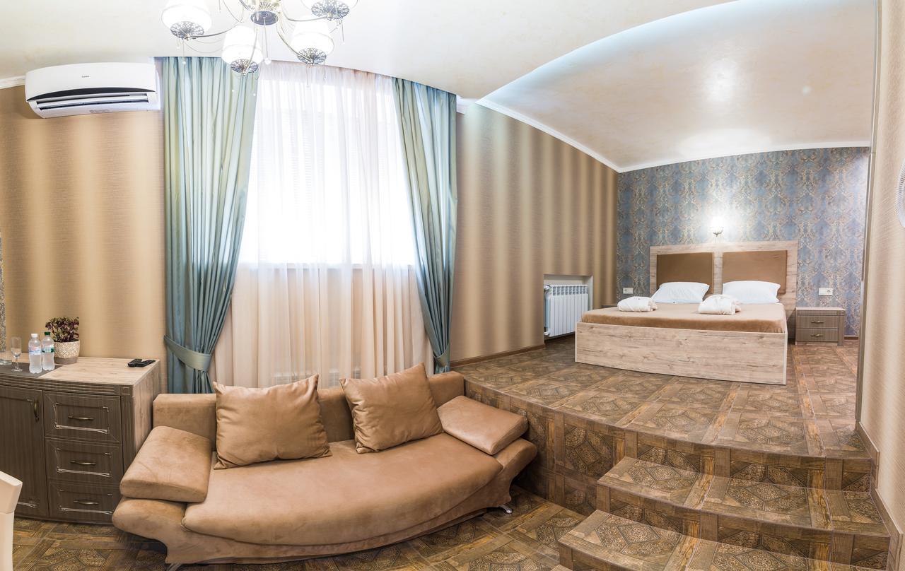 L.O.Y Family Hotel Ντνιπροπετρόφσκ Εξωτερικό φωτογραφία